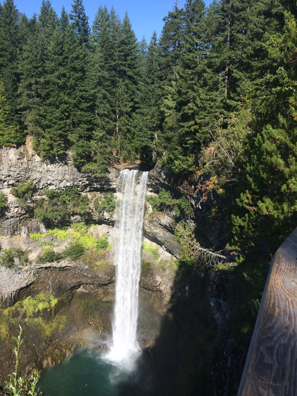 Shannon Falls – An Easy And Popular Hike For The Entire Family